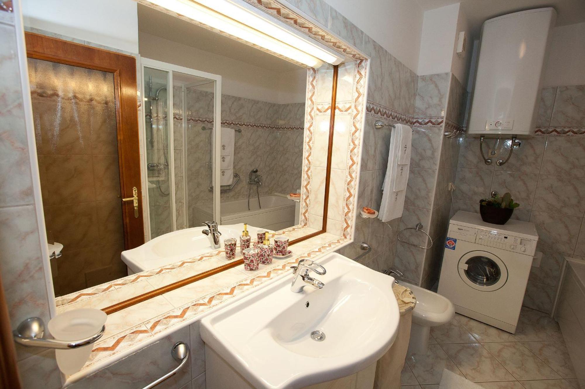 Apartments Villa Castello Crikvenica Exterior photo