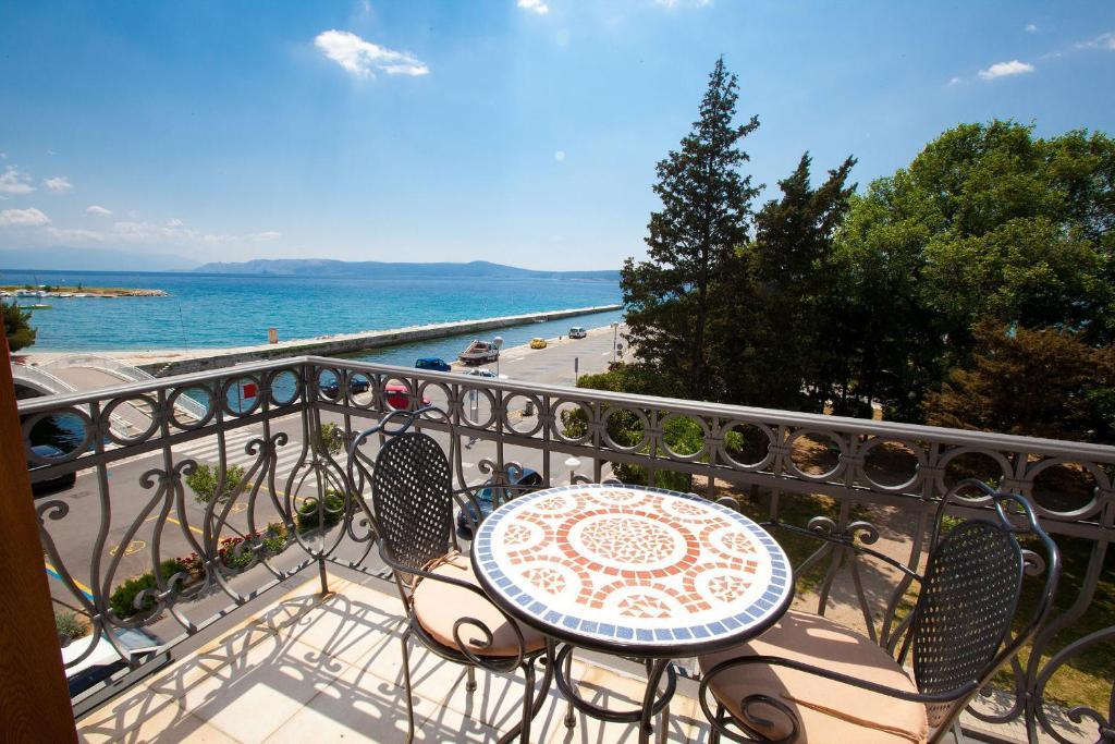 Apartments Villa Castello Crikvenica Exterior photo